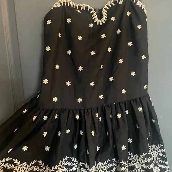 Fashion Nova Black Romper with White Embroidery - Picture 3 of 4